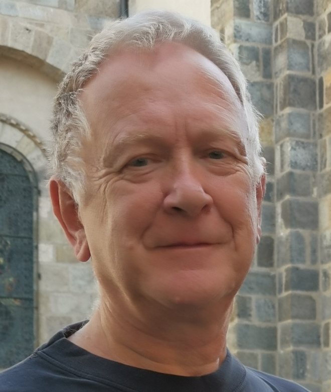 Jean Dubreuil, thérapeute à Tarbes, souriant